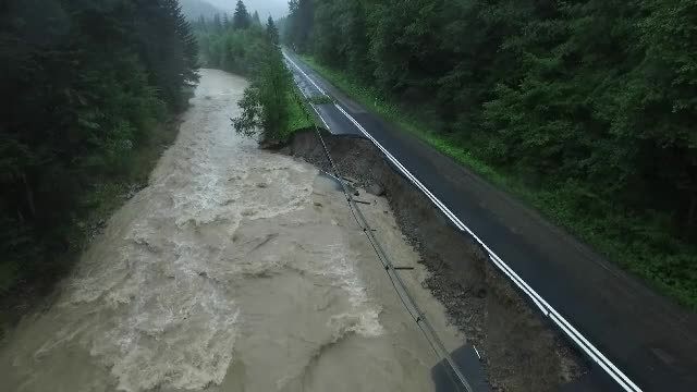 Inundaţii catastrofale în Polonia. Poduri şi şosele, rupte de ape