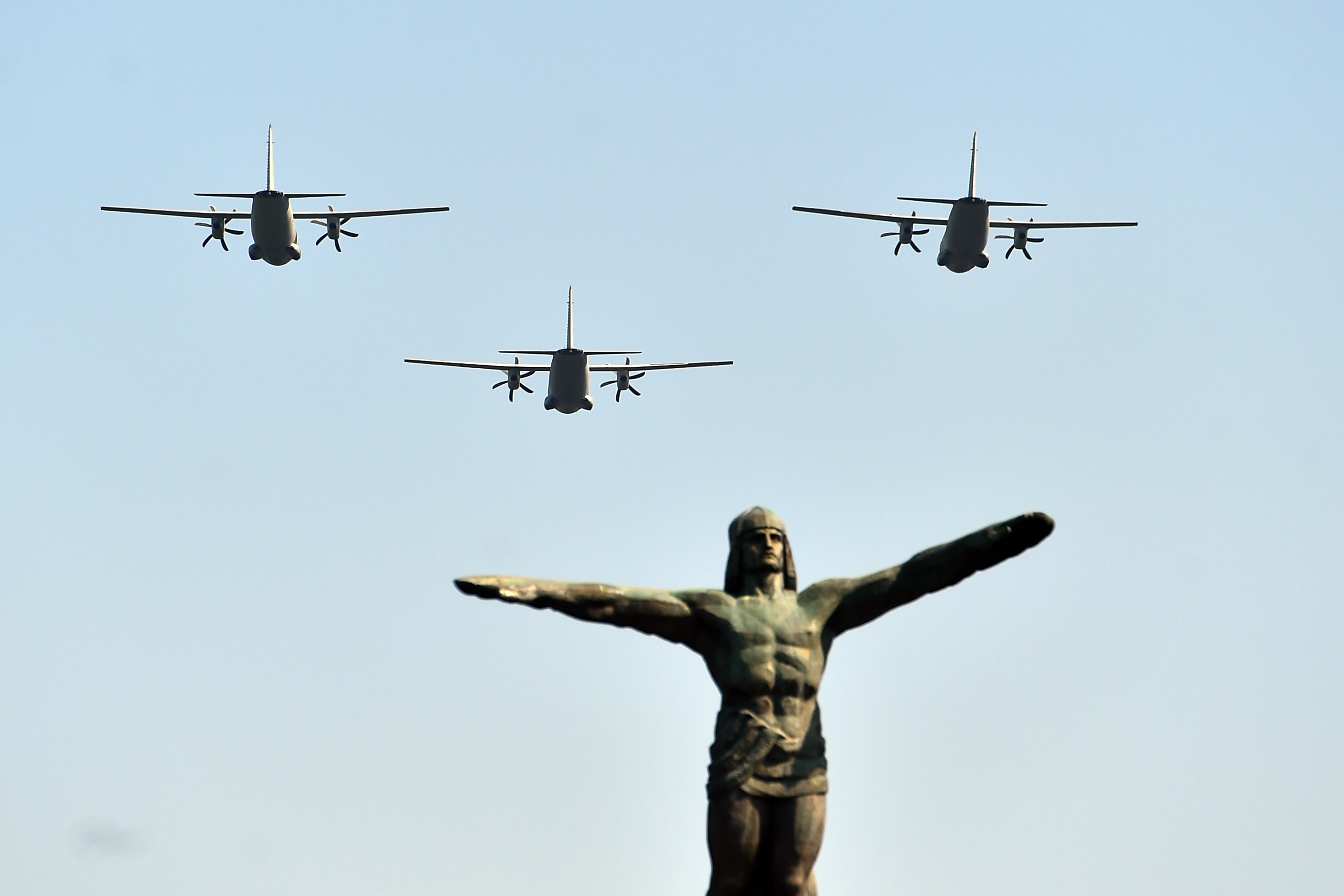 Ziua Aviației fără avioane. Primul an în care aparatele de zbor nu trec peste Statuia Aviatorilor