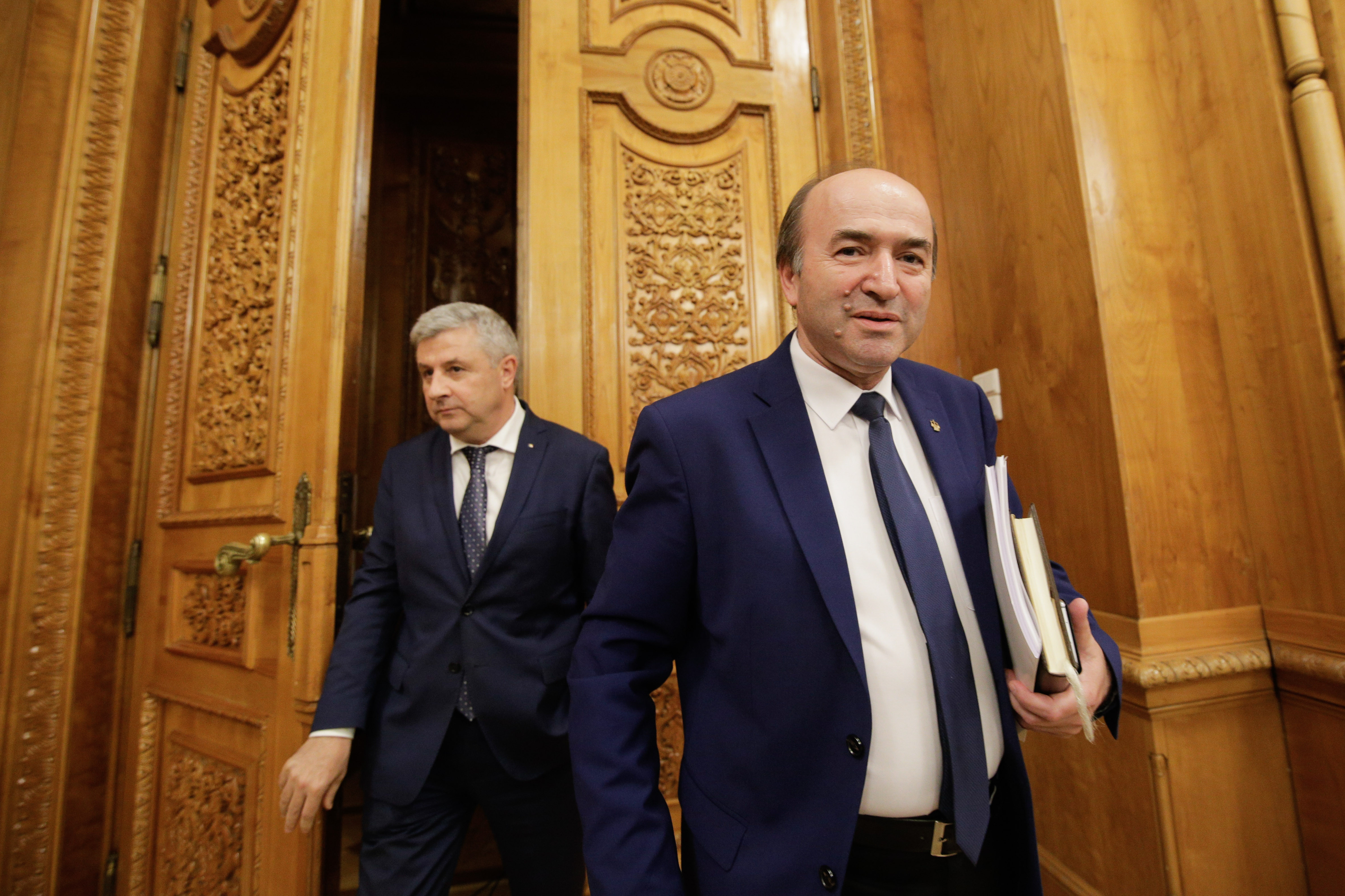 Comisia de la Veneţia desfiinţează proiectele politicienilor de la Bucureşti. Toader nu îşi asumă nicio vină