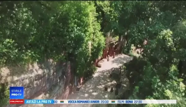 Povestea bărbatului care locuiește într-o peșteră. Cu cât o închiriază