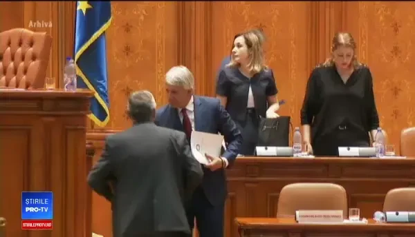 Pe cine ar vrea Teodorovici să ierte de datorii. Banii, suficienți pentru a face 4.000 km de autostradă