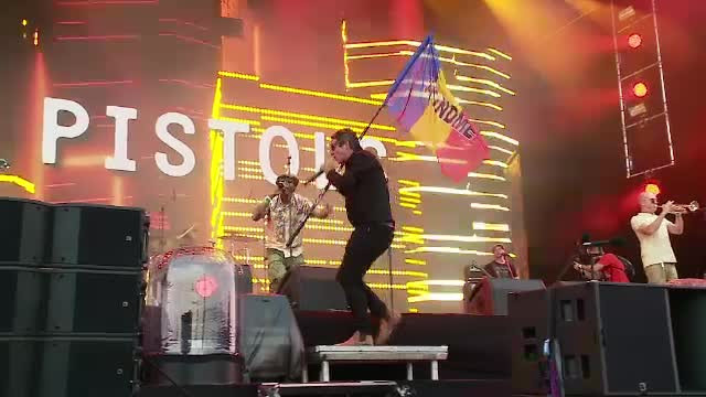 Artistul care a urcat pe scenă, la Electric Castle, cu drapelul României. ”Suntem înapoi acasa”