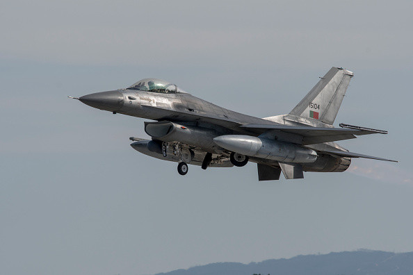 Olanda a trimis avioane de vânătoare pentru a escorta un avion de linie