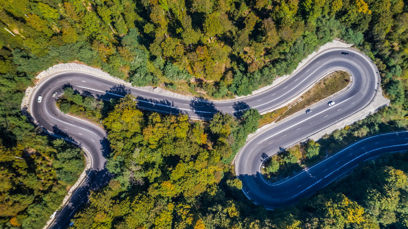 Drum din România inclus în topul celor mai spectaculoase din lume de cititorii ”The Guardian”