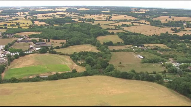 Cea mai secetoasă vară din ultimii 50 de ani în UK. Imagini filmate din elicopter