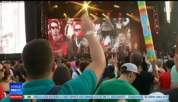 A treia zi de Electric Castle a fost cu soare. Cei de la Dub Pistols, pe scenă cu drapelul României