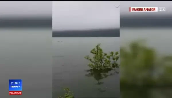 Inundațiile din Covasna ar fi fost influențate de deversările de la Barajul Târlung. Imaginile surprinse