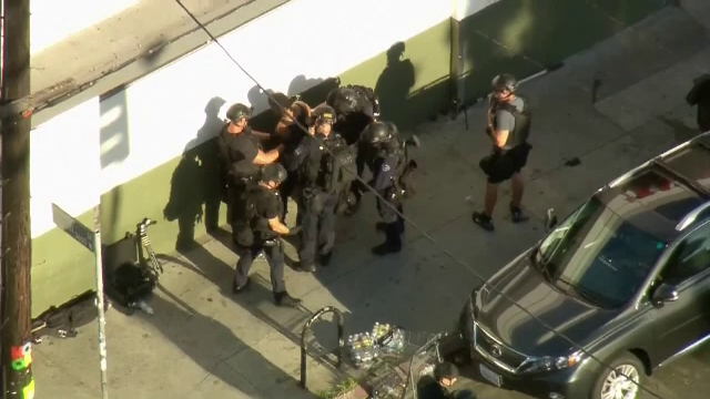 Atac armat, cu luare de ostatici după o ceartă în familie. Bilanțul tragediei