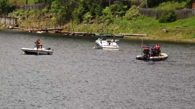Căutările directorului APIA Cluj dispărut pe lacul Beliş, reluate marţi