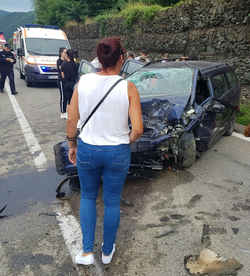 Accident grav, cu opt victime, pe Valea Oltului. Manevra inconștientă a unui șofer