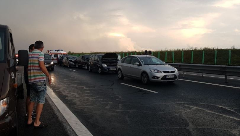 Coliziune în lanț între sașe mașini pe A2 Bucureşti - Constanţa