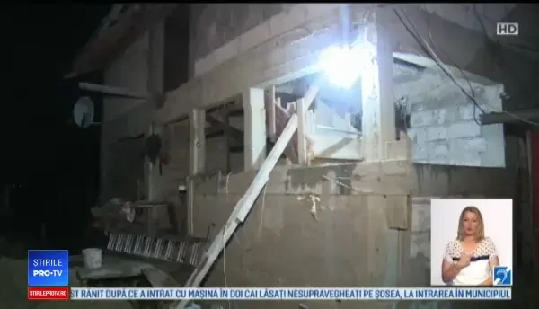 Un bărbat a murit electrocutat în fața soției, după ce s-a sprijinit de o priză