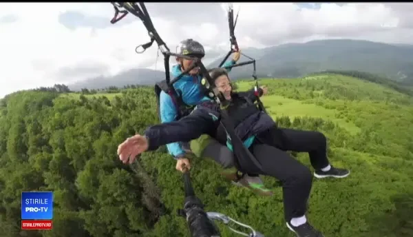 Primul zbor cu parapanta, la 80 de ani. Experiența Melaniei: O clipă de nemurire