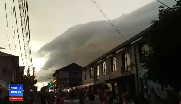 Apariție infricoșătoare pe cer, la Vama Veche, în timpul furtunii de duminică seară