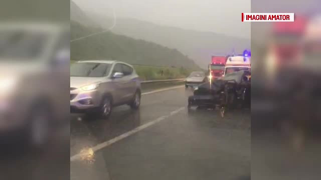 A depășit o coloană de mașini într-o curbă fără vizibilitate, dar a provocat un grav accident
