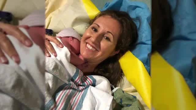 O americancă a născut în toaleta unui fast-food. Cadoul proprietarilor pentru bebeluș