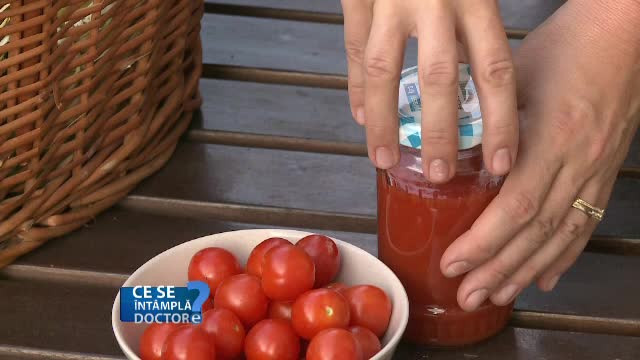 Atenție la conservele făcute în casă. Cum recunoaștem borcanele cu toxina botulinică