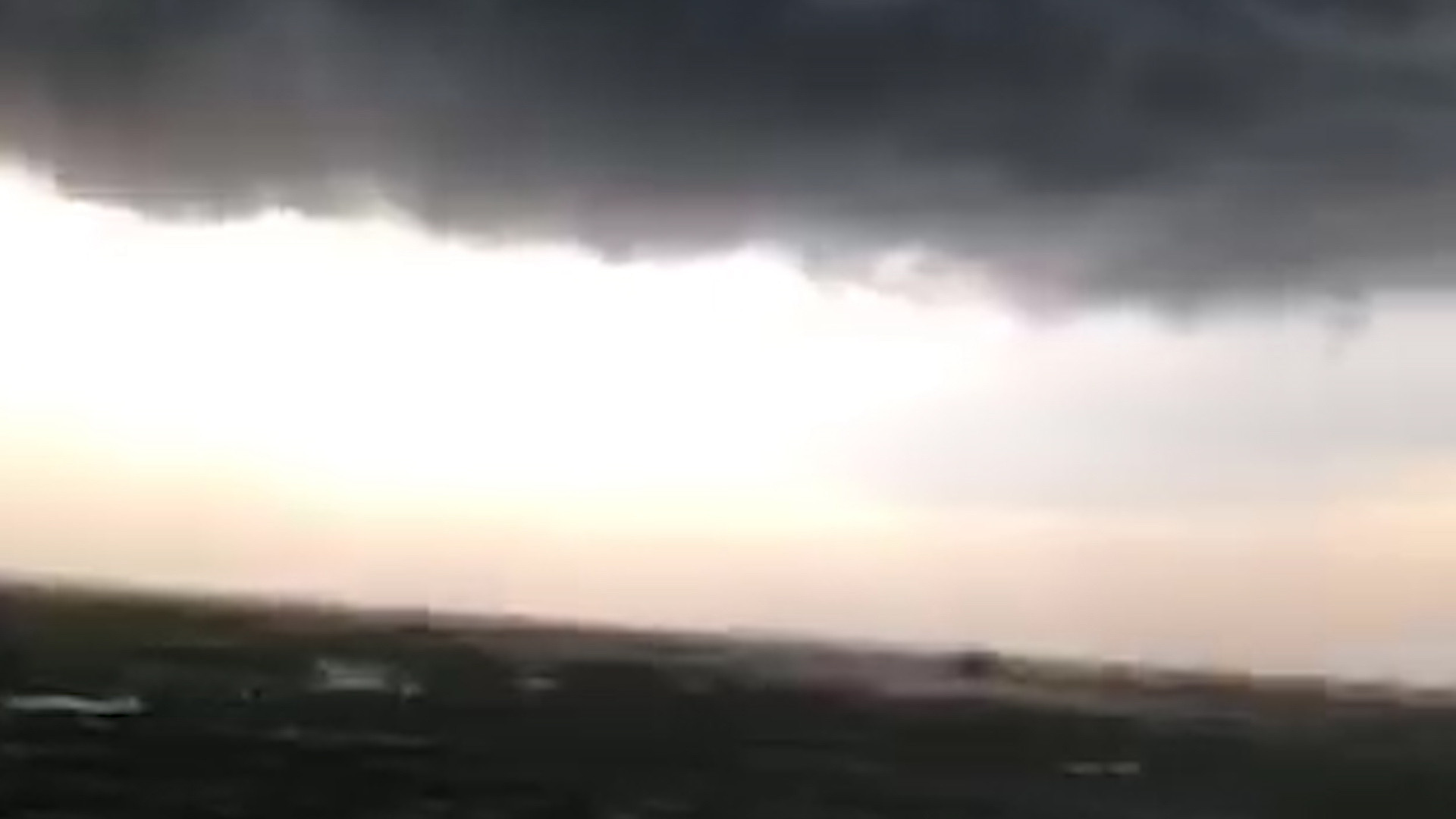 Mamaia, spulberată de o furtună violentă. Imagini infiorătoare surprinse de turiști