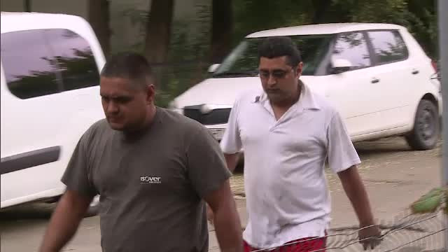 Cei doi frați suspectați că au ucis doi paznici, duși la locul crimei de anchetatori