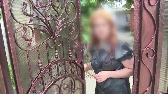 Un minor a intrat în pat peste vecina de 36 de ani și soțul ei. Ce a urmat după ce a început să o mângâie