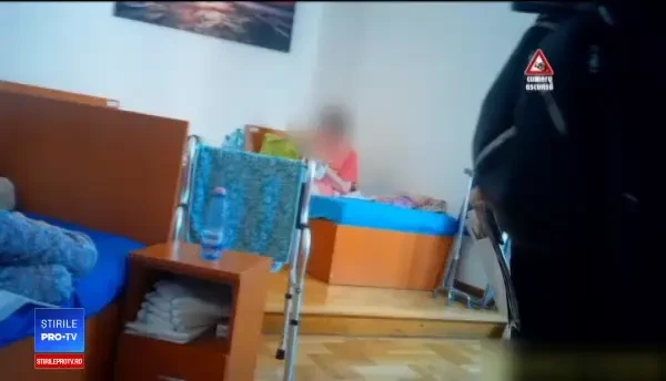 CAMERA ASCUNSĂ. Viața bătrânilor internați în cămine. Legați de pat și ignorați de îngrijitori