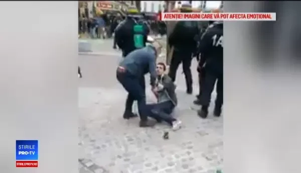 Scandal în Franţa, din cauza gărzii de corp a lui Macron, care a bătut un protestatar