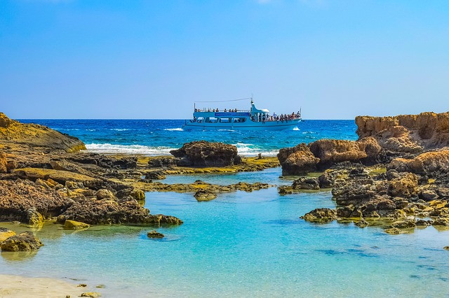 Bomba cu ceas din UE. Reunificarea unei țări divizate de 45 de ani încinge apele Mediteranei