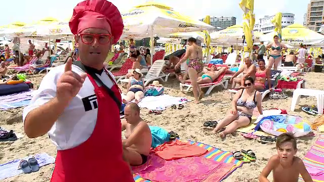 Gică Campionu’, cel mai amuzant vânzător de proumb de pe litoral. Cum își îmbie clienții