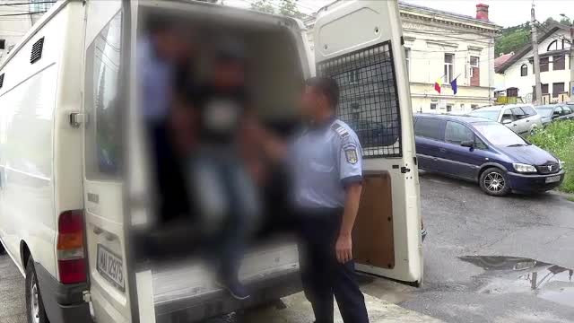 Copil de 6 ani, violat de un adolescent. Tatăl agresorului: "E de vină şi părinţii lui”