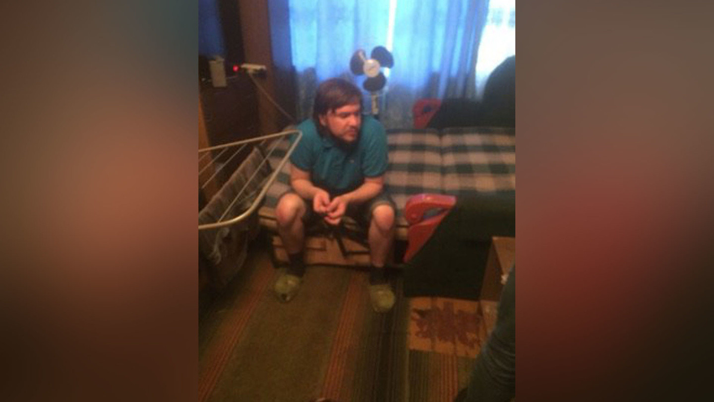 Tânăr prins după ce a violat şi ucis un copil. Ce i-a făcut apoi colegului de celulă