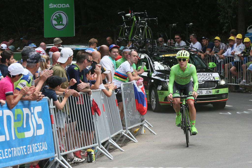 Turul Franței a fost întrerupt, după ce polițiștii au folosit gaze lacrimogene. VIDEO