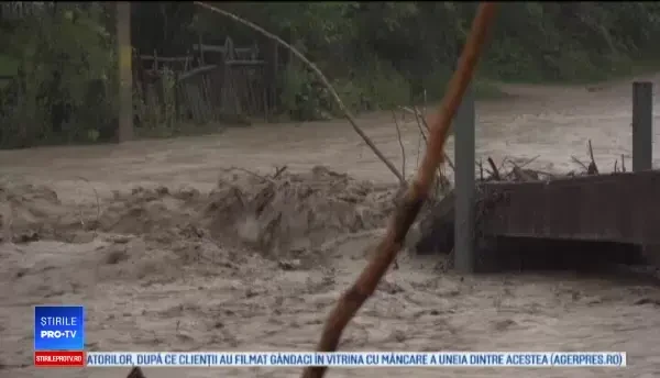 Jumătate din țară se află sub cod galben de ploi. Inundații grave în mai multe orașe