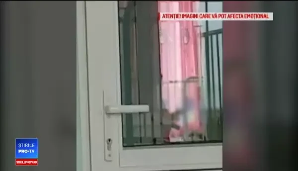 O asistentă a chinuit un bebeluș bolnav și abandonat de mamă. Femeia a râs apoi de situație