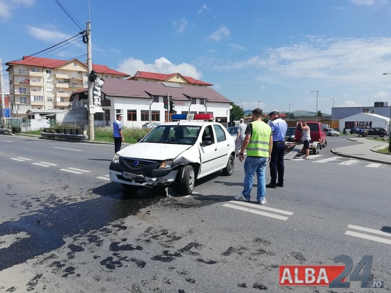 Copil de 4 ani rănit într-un accident provocat de o poliţistă. Manevra greșită făcută de agentă VIDEO
