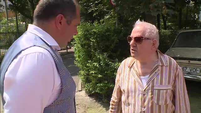 Reacția unui bărbat după ce primăria a venit să-i ridice rabla. ”O să stau în mașină”