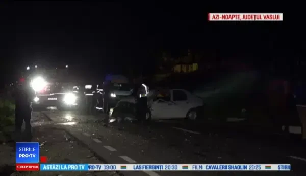 Microbuz lovit frontal în Vaslui. 7 răniți printre care și o gravidă