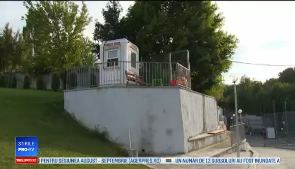 Copil de 11 ani, rănit grav, după ce a căzut de la 5 metri înălțime, lângă un teren de fotbal din Pitești