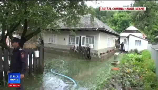 Locuitorii unei comune din Neamț sunt disperați din cauza inundaților
