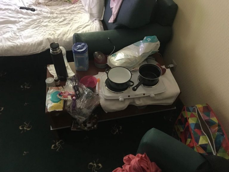 Mărturiile patronilor de hoteluri de pe litoral: "Am legat şezlongurile cu lanturi pentru că le furau”