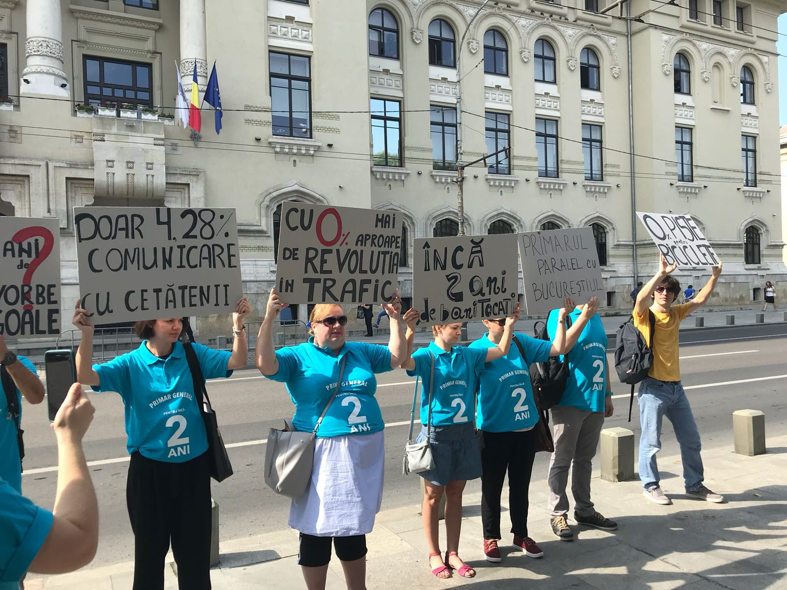 Protest în fața Primăriei Capitalei. Oamenii contestă activitatea primarului Firea