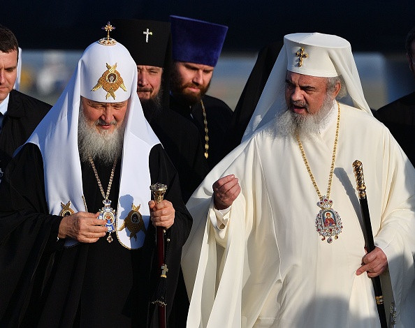 Biserica Română, criticată într-un ziar elvețian: ”I-au adus bogăţii fără precedent”