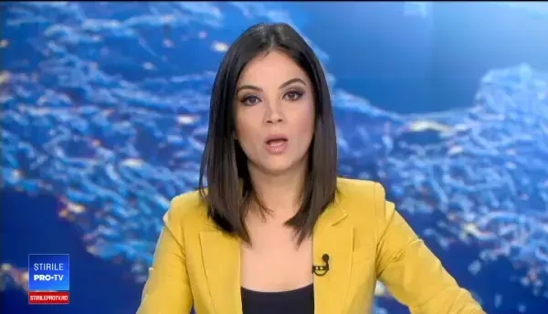 Mașină de poliție, în flăcări în fața postului. De la ce ar fi pornit incendiul