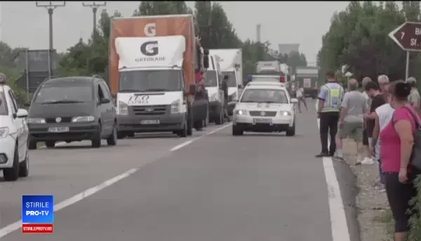 Accident grav în apropiere de Ploieşti. Două maşini şi o motocicletă s-au făcut praf