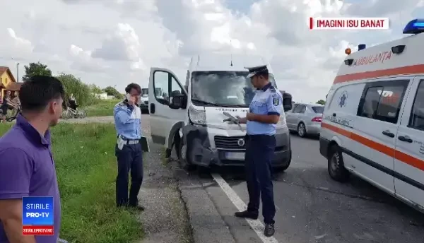 Accident cu 5 maşini, lângă Timişoara. O fetiţă a fost grav rănită