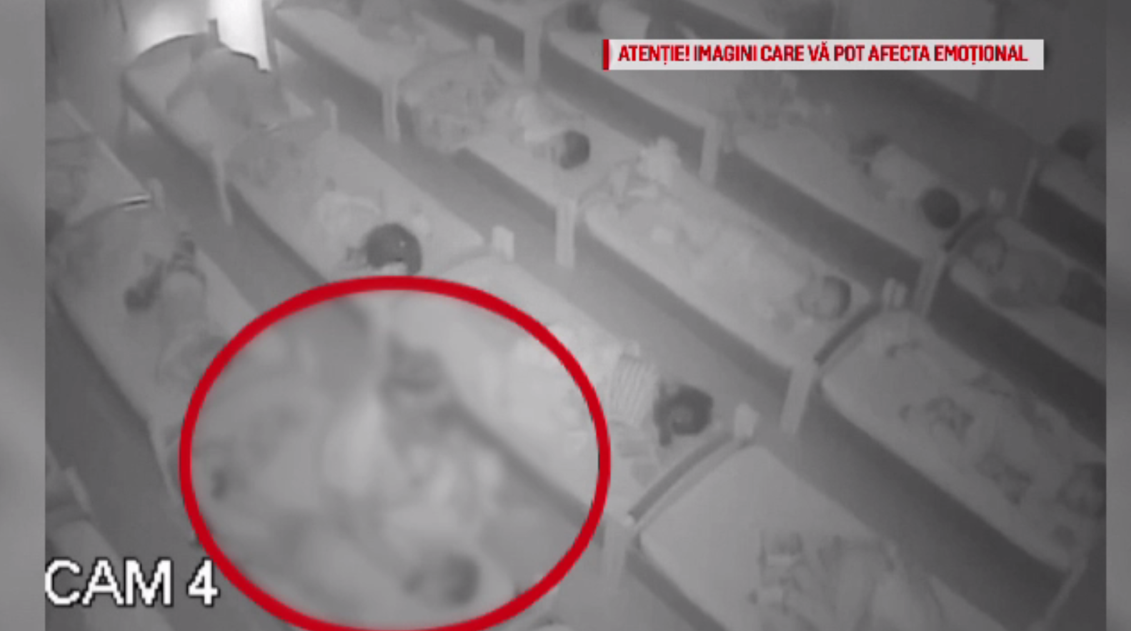 Imagini scandaloase surprinse într-o creșă. Copil bruscat și lovit de o îngrijitoare