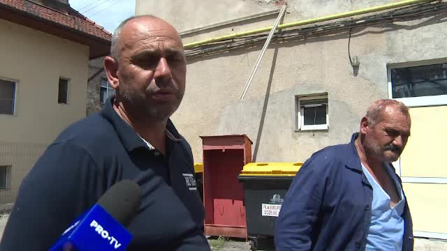 Fratele unui primar din Gorj spune că a fost agresat cu toporul de un vecin