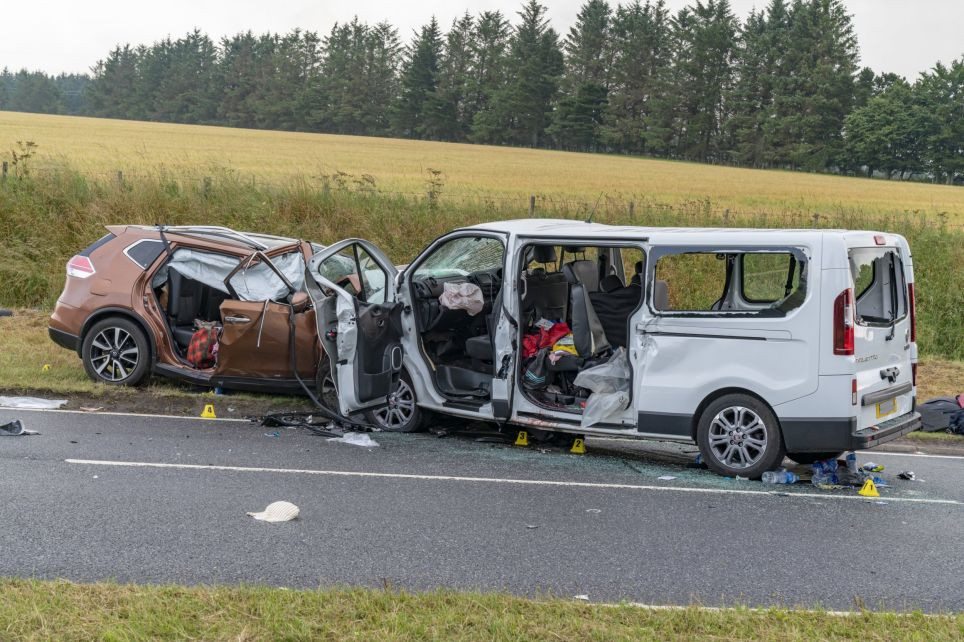 Imagini de coșmar pe o autostradă. Cinci oameni au murit și alți cinci au fost răniți