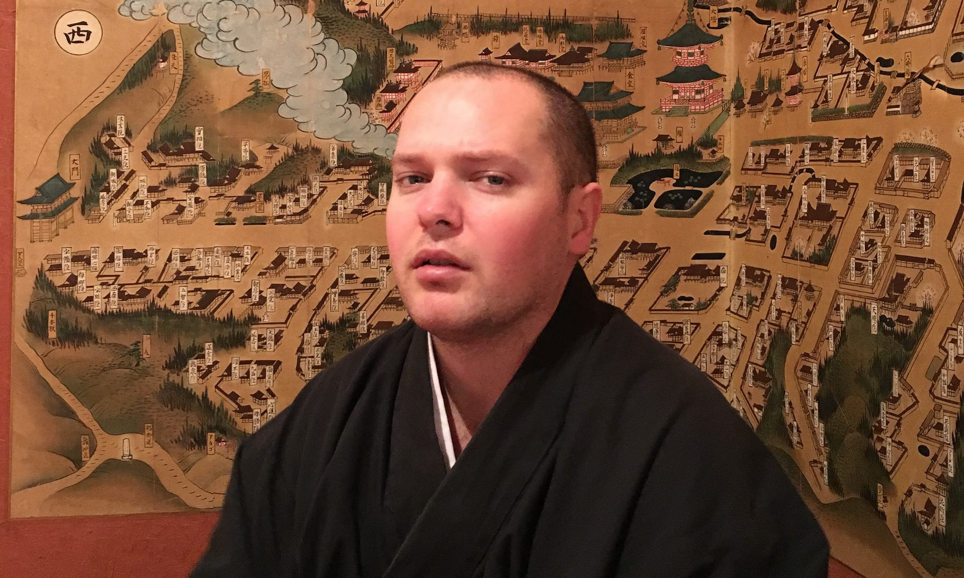 Un preot budist, iritat de comentariile unor turiști: Se așteaptă la condiții de 6 stele