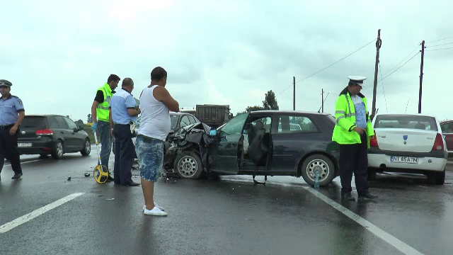 Accident cu 8 răniți, în Neamț. Greșeala făcută de șoferița care a provocat impactul