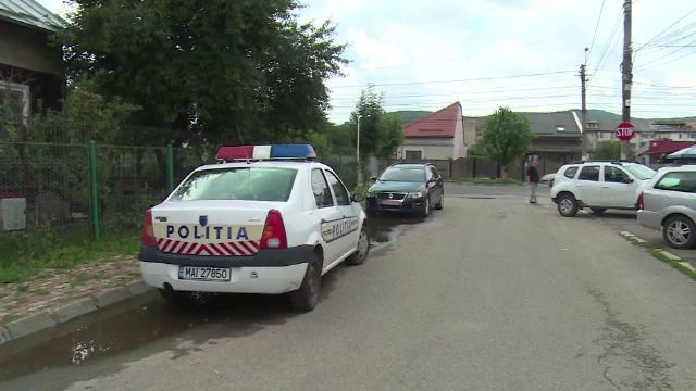Tânăr găsit inconştient în maşină, decedat la spital. Descoperirea poliţiştilor în autovehicul